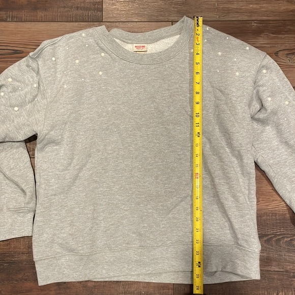 Large Gray Mossimo Sweatshirt with Pearl details on shoulders - Picture 7 of 8
